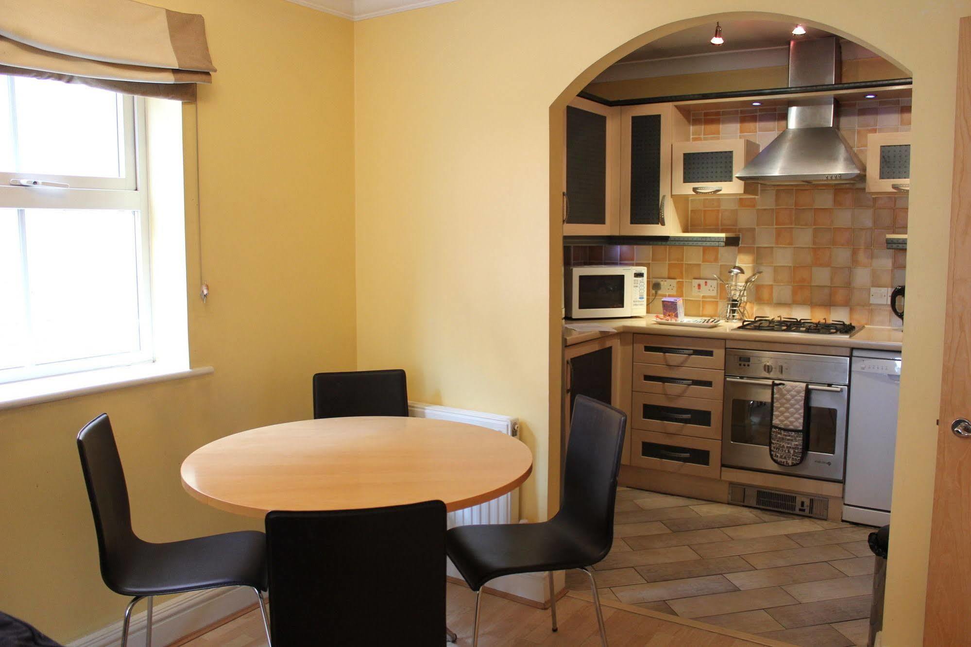 Stanshawe Court Apart otel Reading Dış mekan fotoğraf
