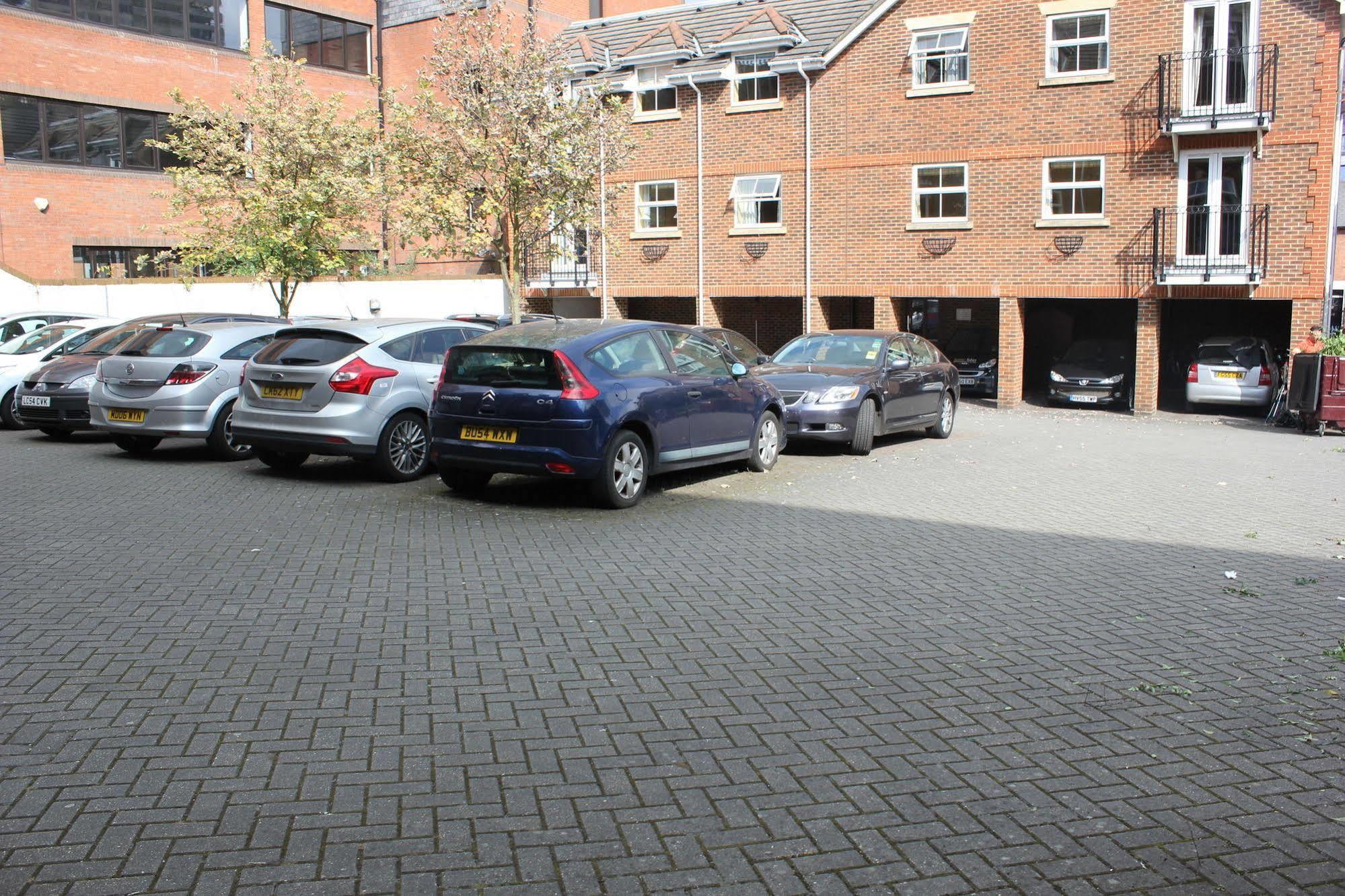 Stanshawe Court Apart otel Reading Dış mekan fotoğraf