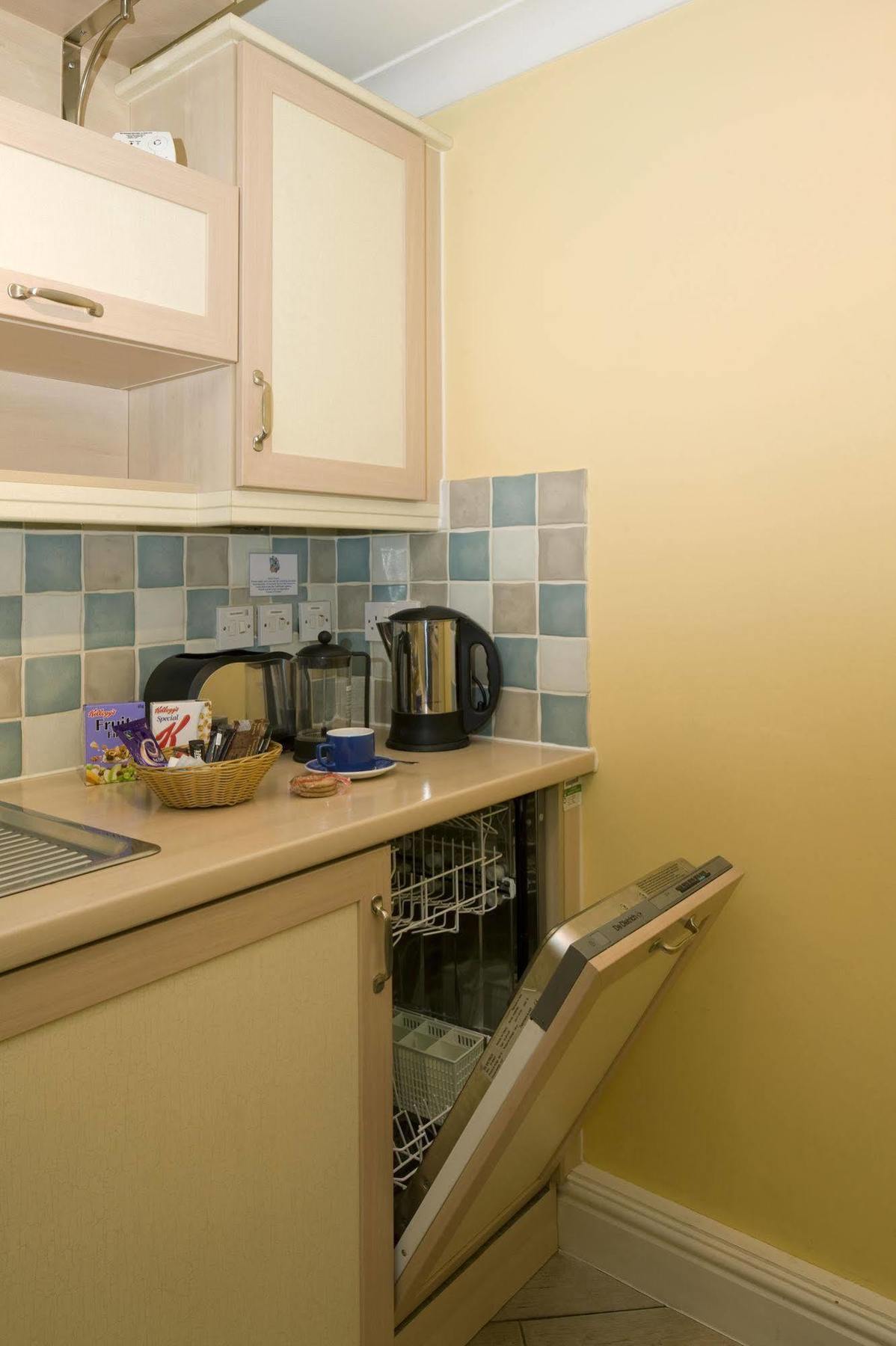 Stanshawe Court Apart otel Reading Dış mekan fotoğraf