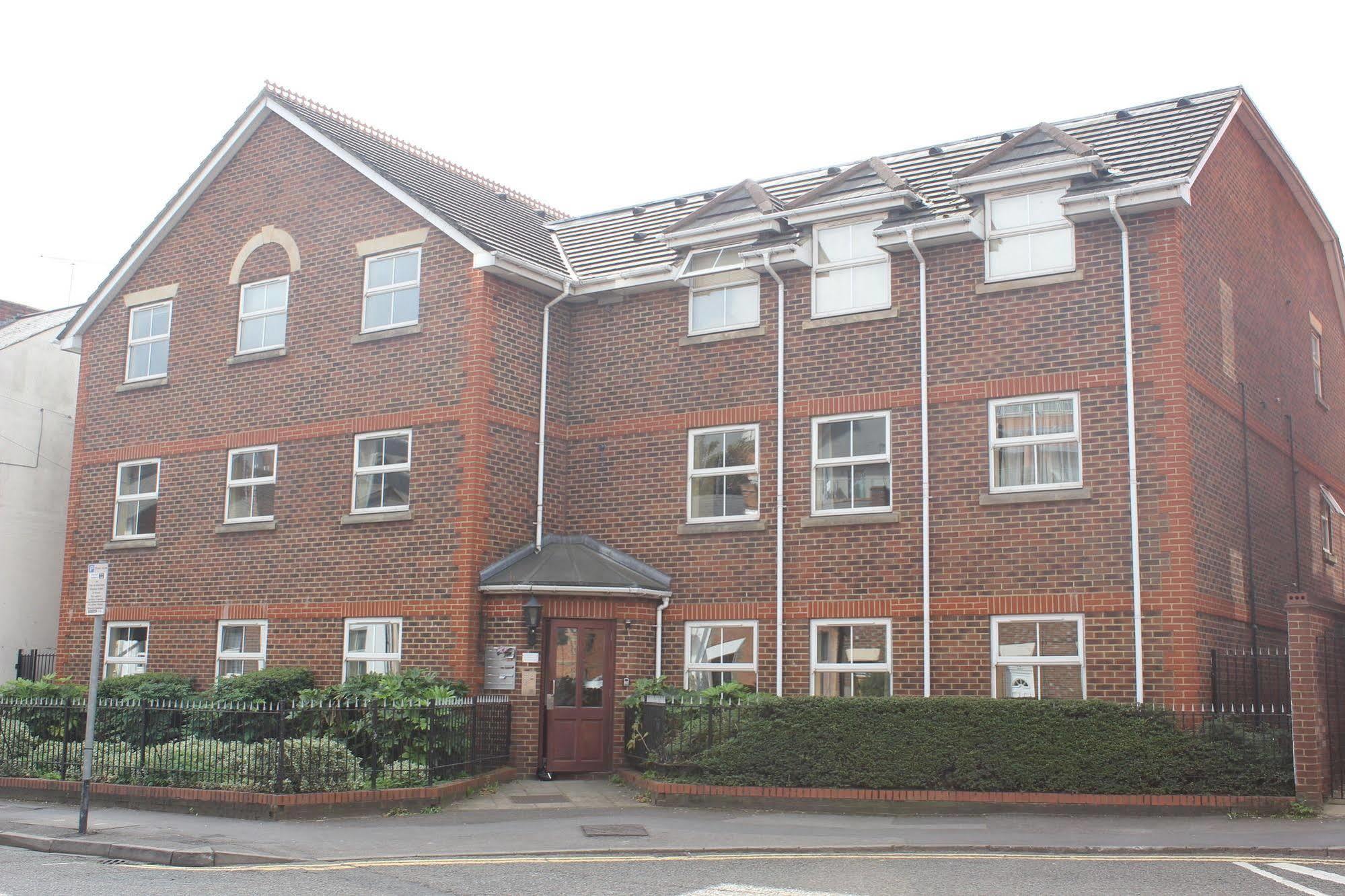 Stanshawe Court Apart otel Reading Dış mekan fotoğraf